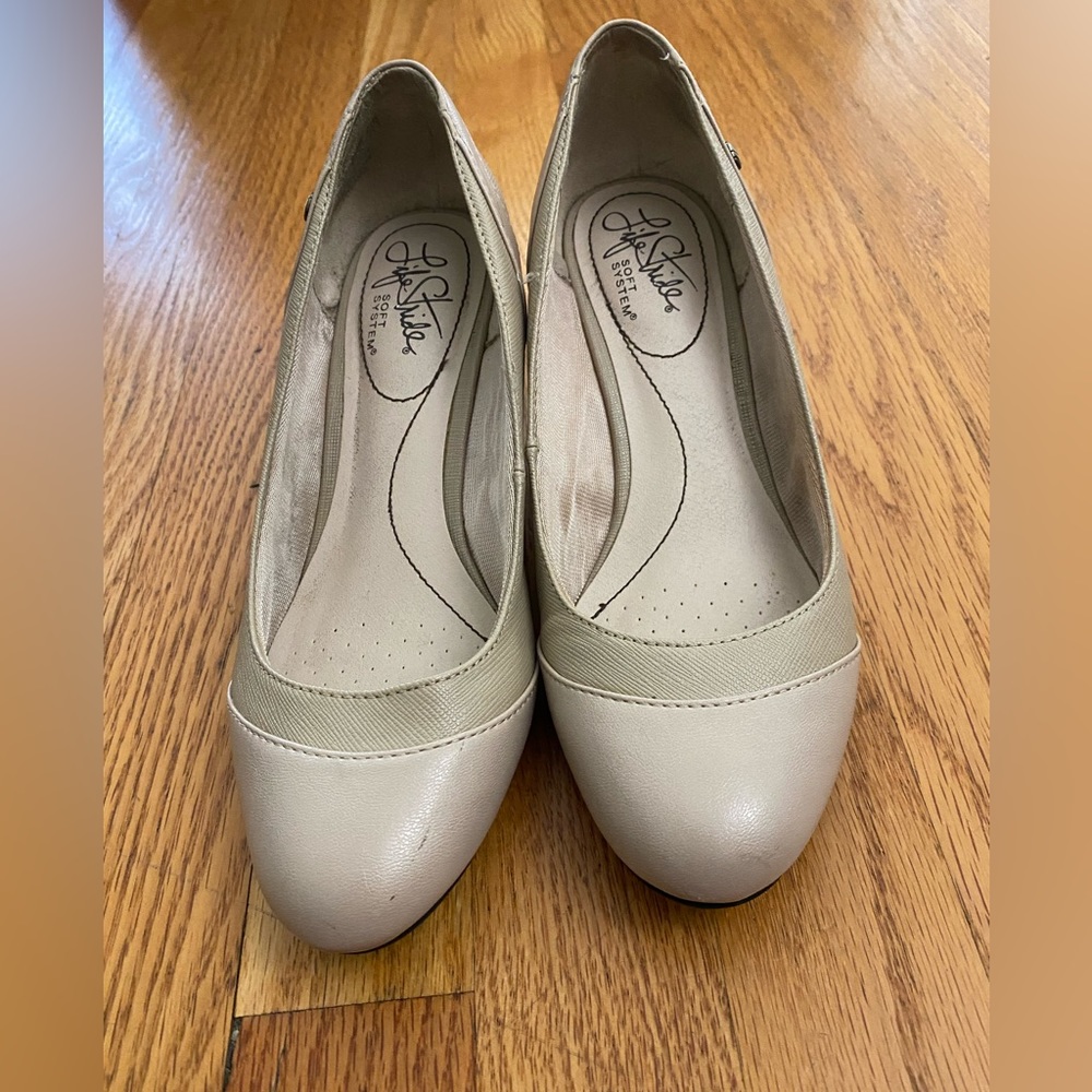 Lifestride Wedge Heel Shoes Women’s 6.5M Beige DREAMS No Box Flaws Shown in pics
